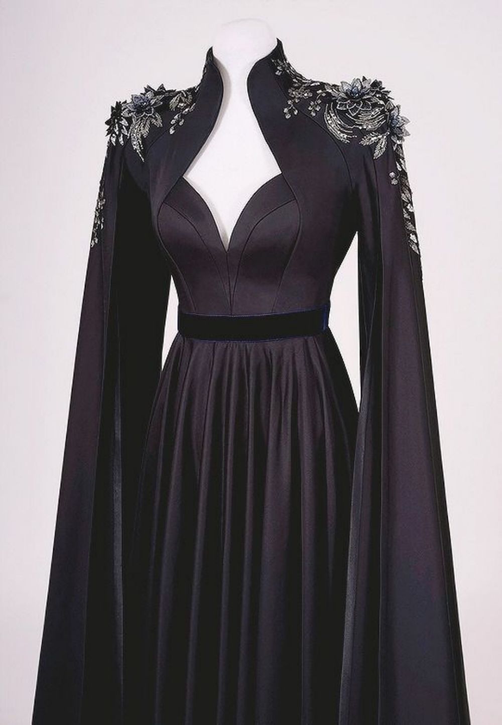 High-grade Fabric Black Floor-length Dress V-neck High Back Long Sleeve Three-dimensional Lace Flower A-line Skirt Prom Dress