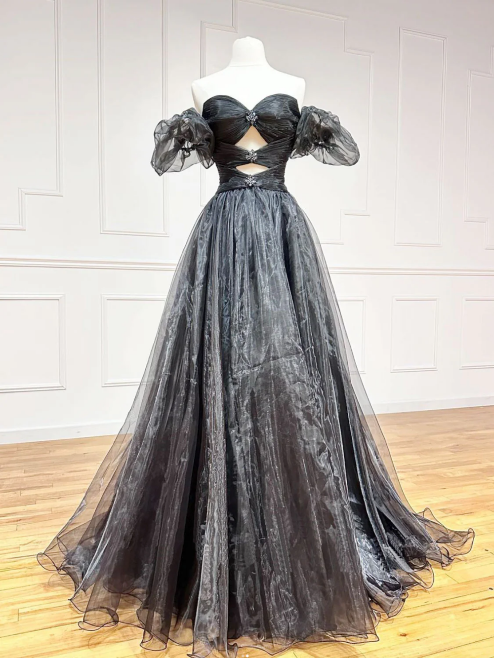 Black sweetheart neckline A-line off-shoulder tulle long ball gown formal evening dress