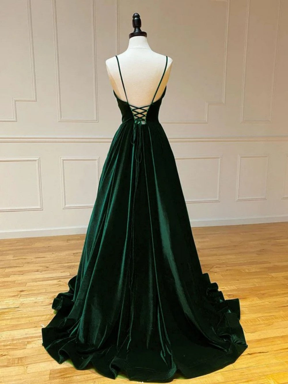 Elegant black velvet evening gown with spaghetti straps V-neck A-line ball gown women's evening dress