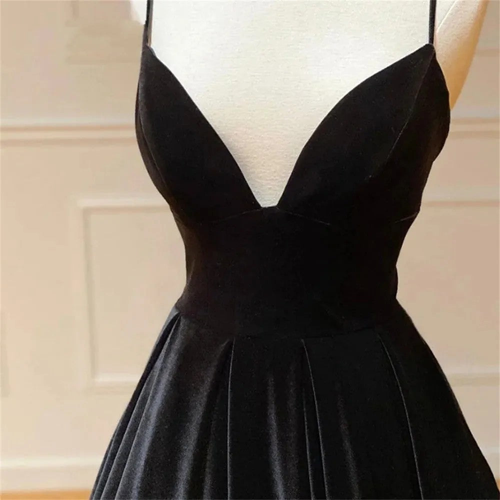 Elegant black velvet evening gown with spaghetti straps V-neck A-line ball gown women's evening dress